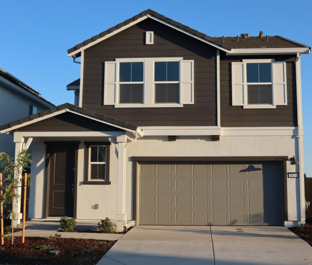 pexels-photo-33043467-33043467 Newly constructed suburban house in Elk Grove, California, captured during daytime.